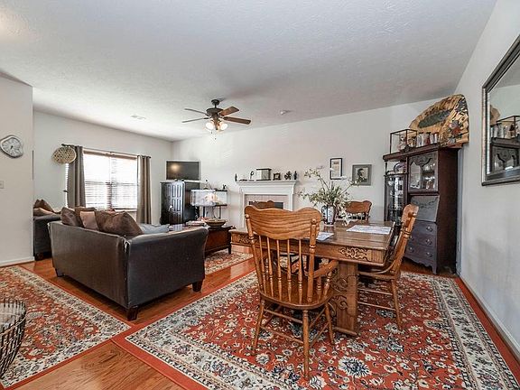 4th image of 172 Acorn Falls Dr