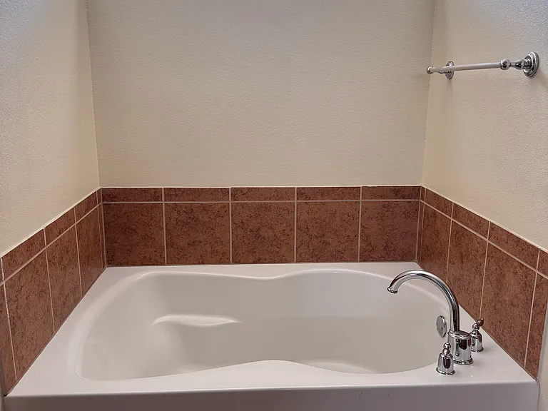 615 Kingfisher Ln — Photo 12