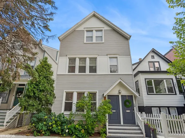 1637 W Barry Ave #1, Chicago, IL 60657