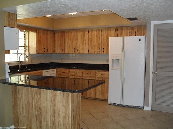 4th image of 921 Shamrock Dr