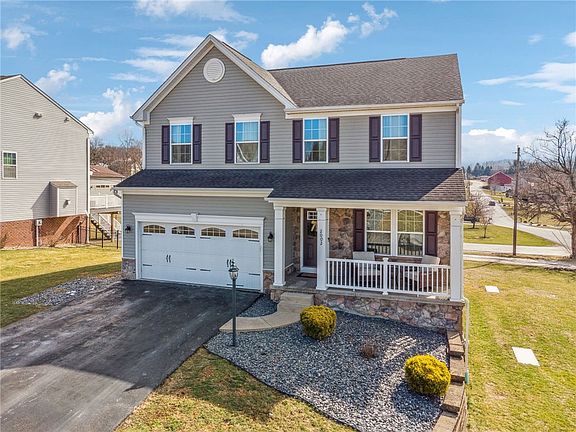 2nd image of 2002 Zoe Ln