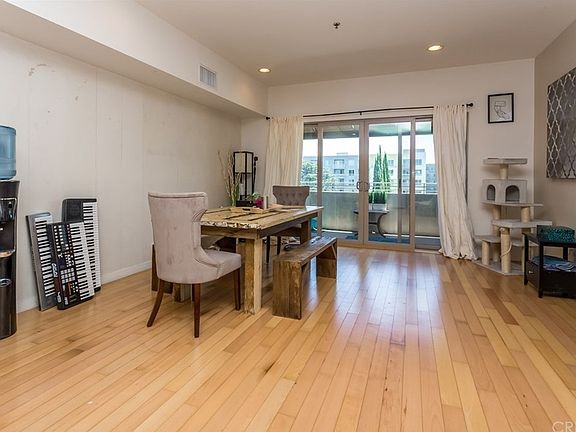 5th image of 5016 Bakman Ave #411