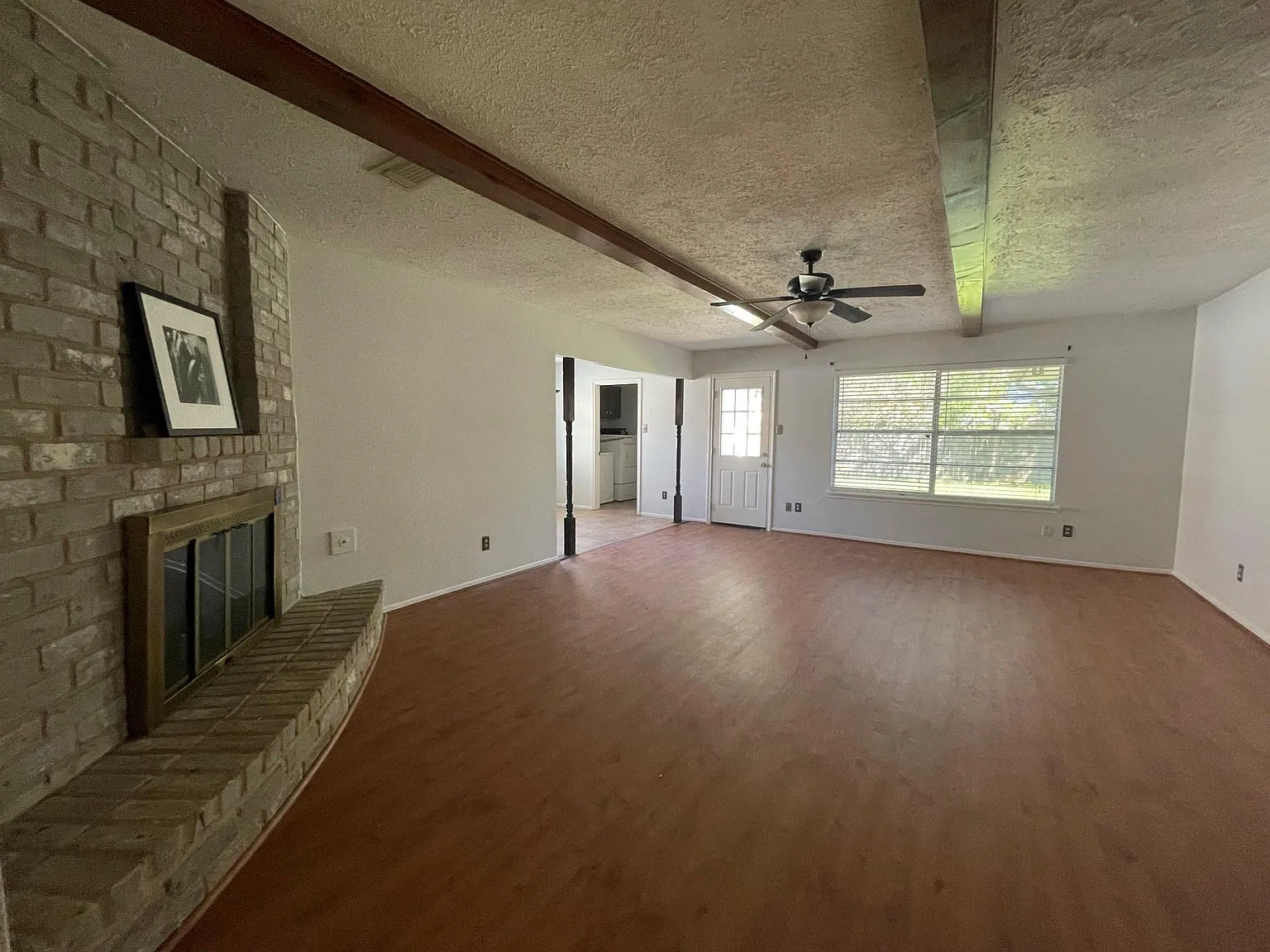 3 bed, 2.0 bath, 1513 sqft, $1,998 — Photo 3