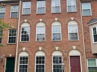 8844 Royal Doulton Ln, Fairfax, VA 22031