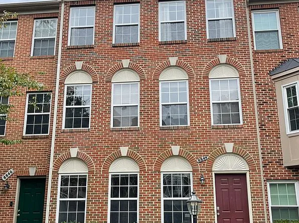 8844 Royal Doulton Ln, Fairfax, VA 22031