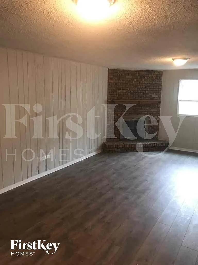 3 bed, 2.0 bath, 1456 sqft, $3,100 — Photo 2
