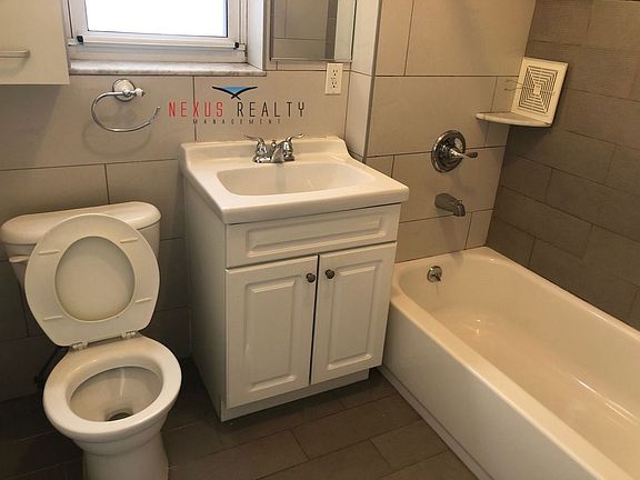 5th image of 2554 Crescent St APT 2