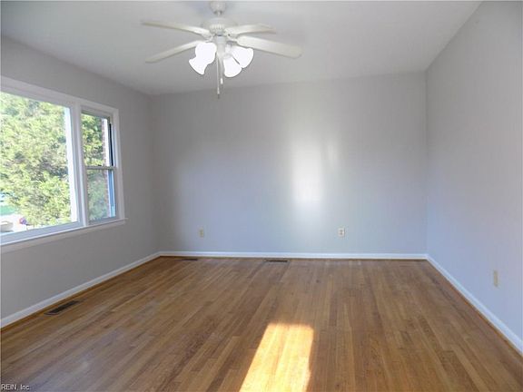 3rd image of 3 Bonneville Dr