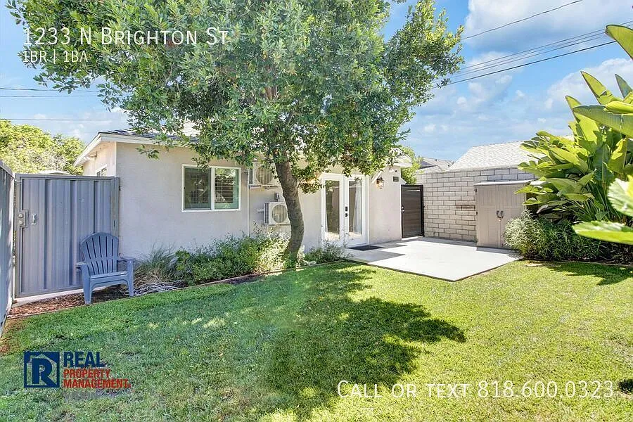 Private ADU Unit in Burbank with separate entrance and yard! — Photo 3