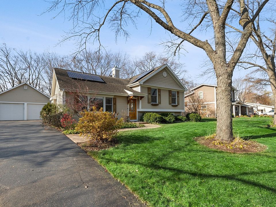 1st image of 30390 N Oak Grove Ave