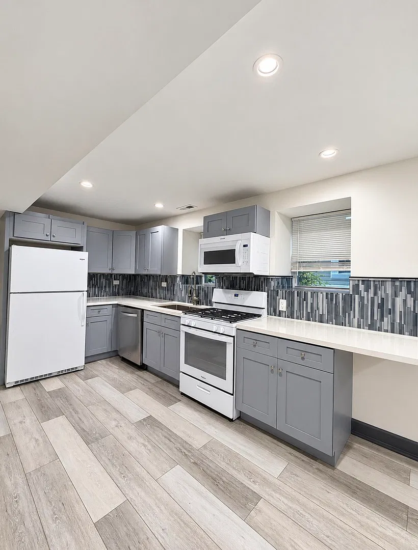 Studio, 995 sqft, $1,550 — Photo 3