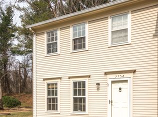 2758 Knollside Ln, Vienna, VA 22180