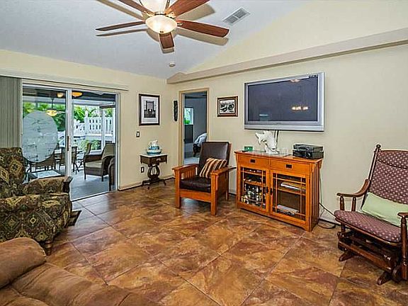 5th image of 6038 81st Ave