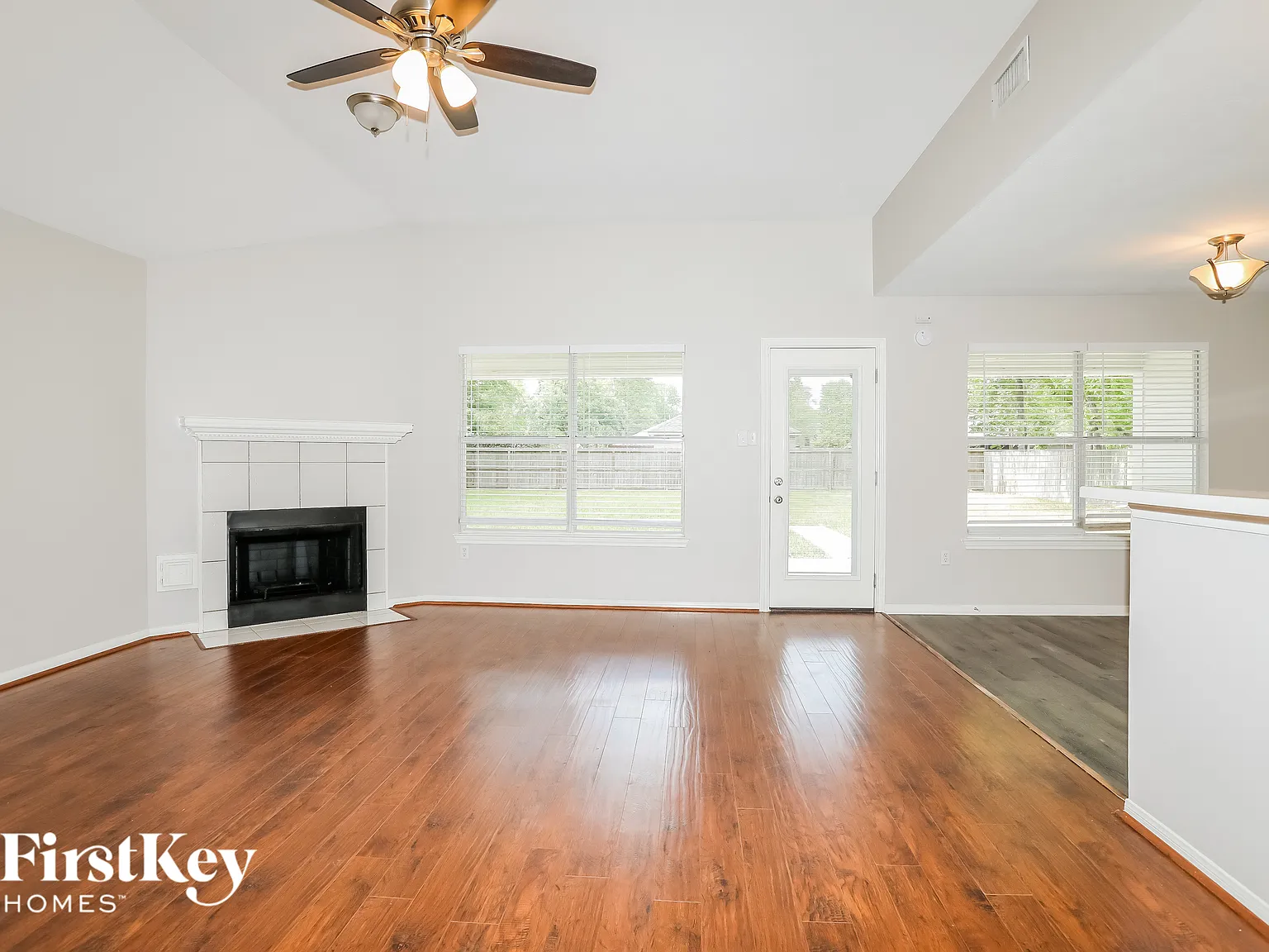 3 bed, 2.0 bath, 1651 sqft, $2,120 — Photo 2