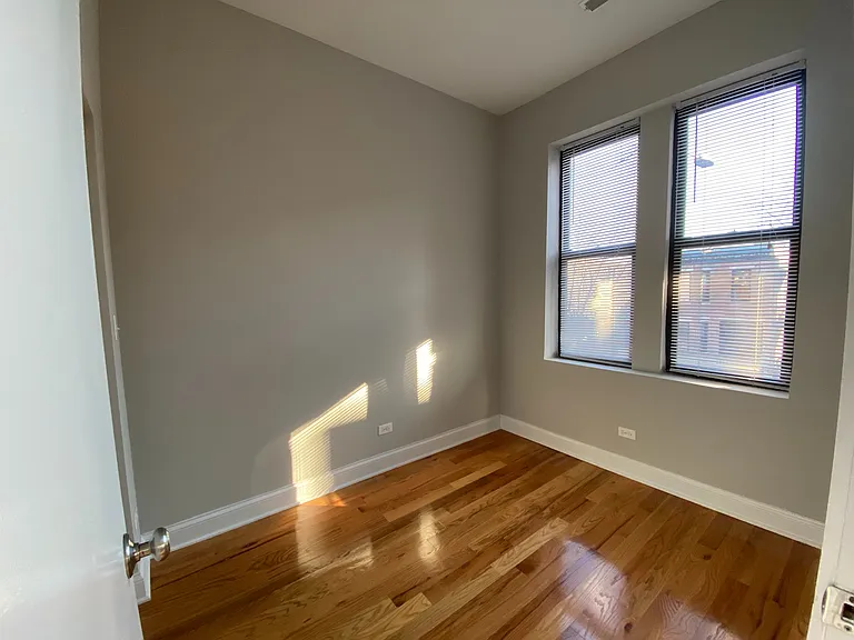 2540 W Augusta Blvd #2R — Photo 4