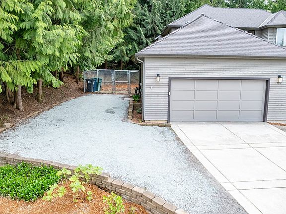 4th image of 705 N Waugh Road
