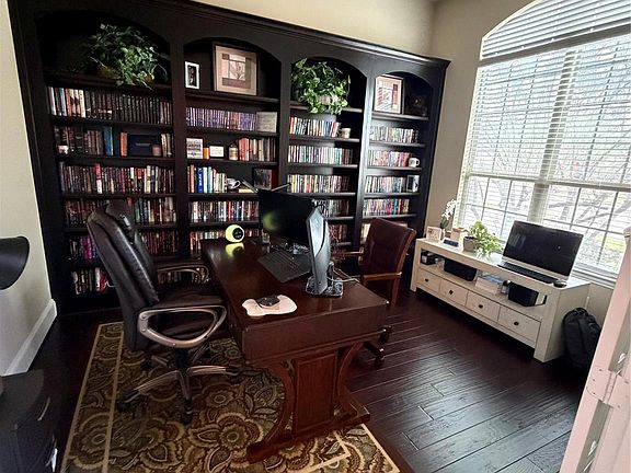 4th image of 507 Summer Arbor Cir