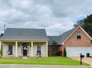 570 Bay Pointe Cir, Brandon, MS 39047