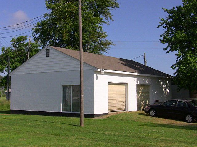 2nd image of 135 River Rd