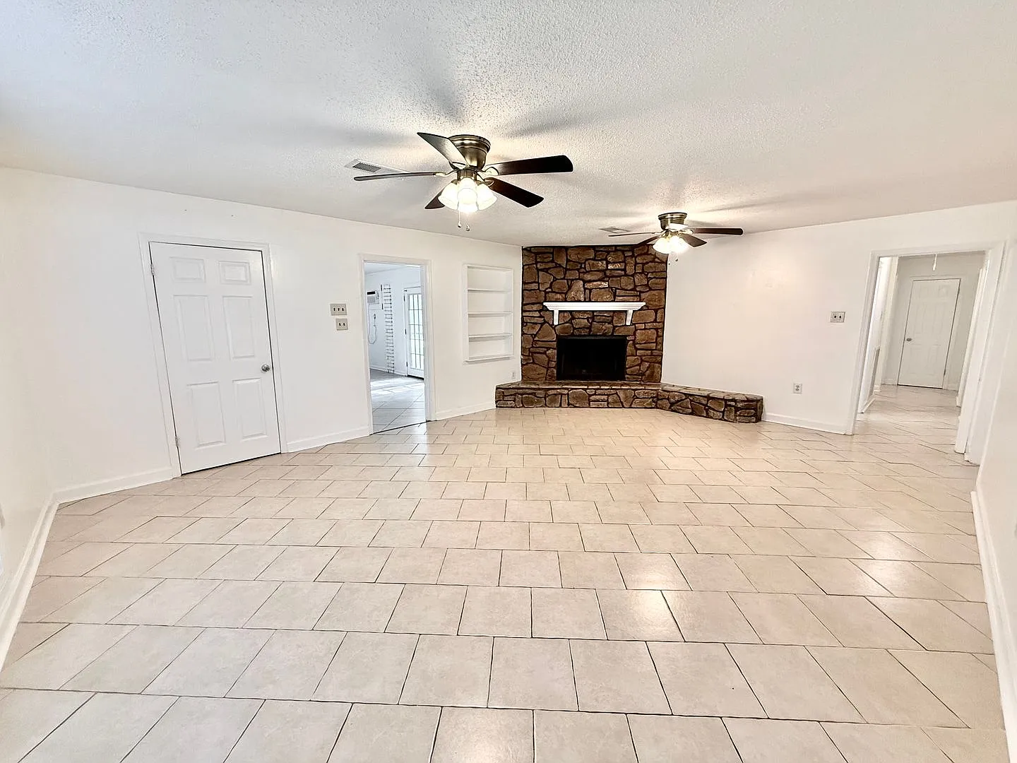 Spacious 4 Bedroom Home with Bonus Room in O'Neal Place — Photo 4