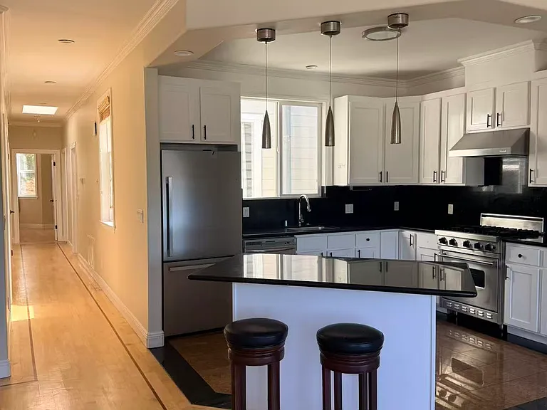 455 Raymond Ave — Photo 2