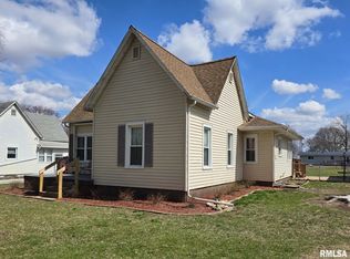 302 S Park Ave, Manito, IL 61546