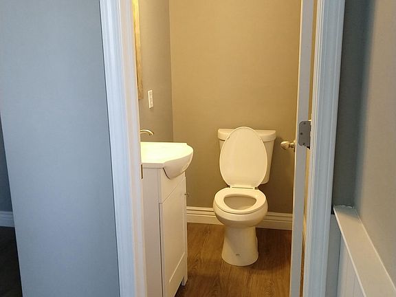 Half Bath, lower level off mud room
