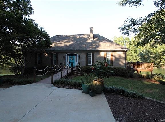 5th image of 143 Bridle Path Ln