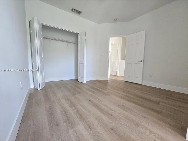 129 Riverwalk Cir — Photo 7