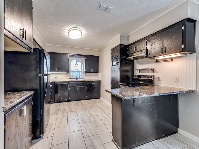 7335 Reed Rd — Photo 24