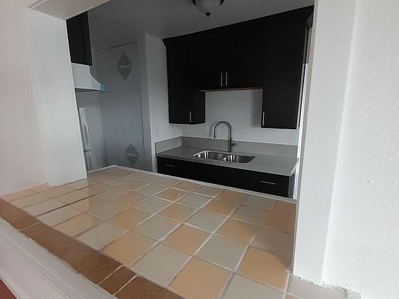 2nd image of 10705 S Figueroa St APT 2