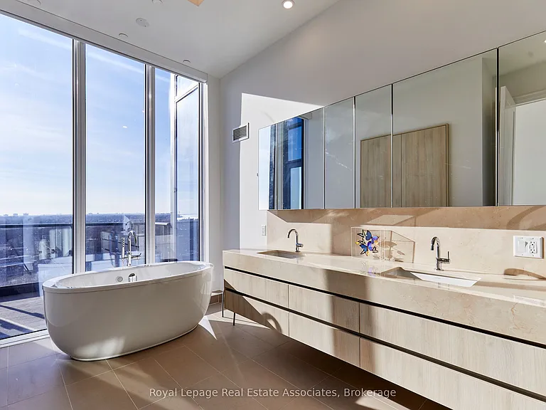 21 Park St E #1803 — Photo 22