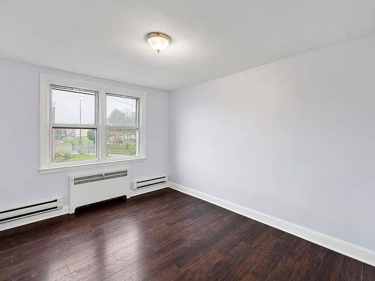 105 Saint Laurence Rd — Photo 16