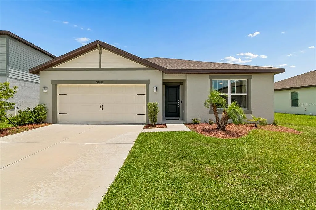 4 bed, 2.0 bath, 1844 sqft, $2,600 — Photo 2