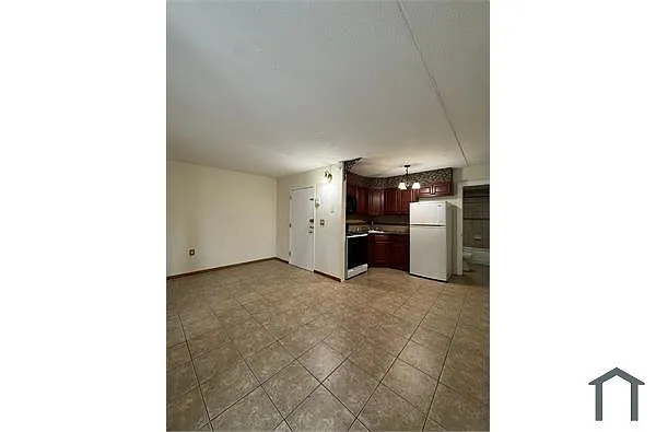 Building Photo - 5611 Clover Pl #1R