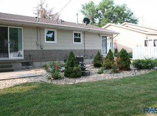 614 E 12th Ave, Mitchell, SD 57301