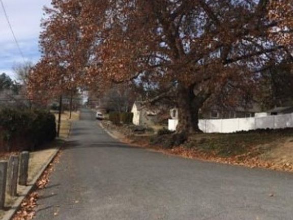 Exterior Neighborhood (street photo)