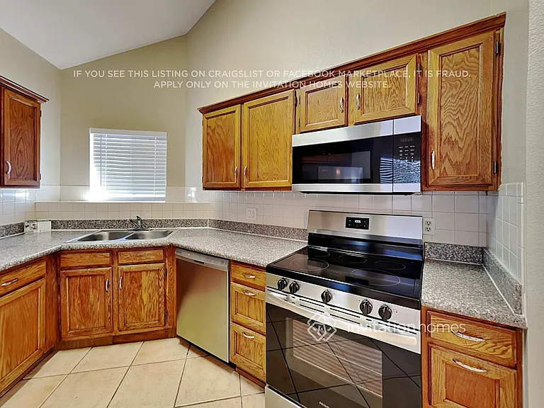 11324 N 81st Dr — Photo 5