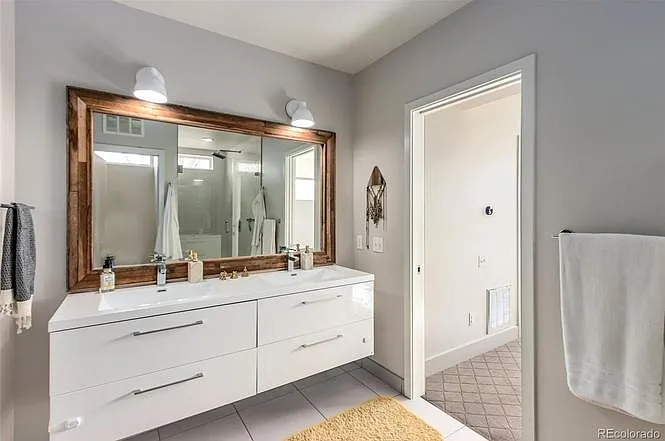 2 bed, 2.5 bath, 2200 sqft, $5,000 — Photo 2