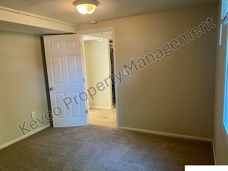 1400 Hillcrest Dr — Photo 20