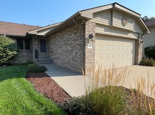 8302 Pagoda Ct, Lincoln, NE 68516