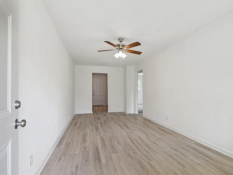5111 Clover St #B — Photo 2