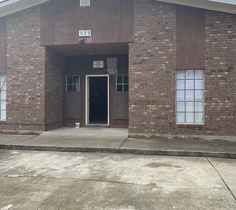 929 Live Oak Dr #D