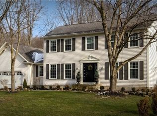 18245 Rolling Brook Dr, Chagrin Falls, OH 44023