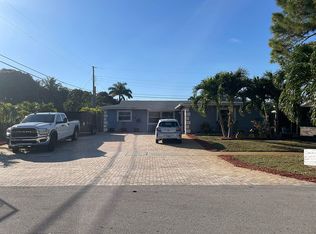 421 Inglewood Dr, Palm Springs, FL 33461