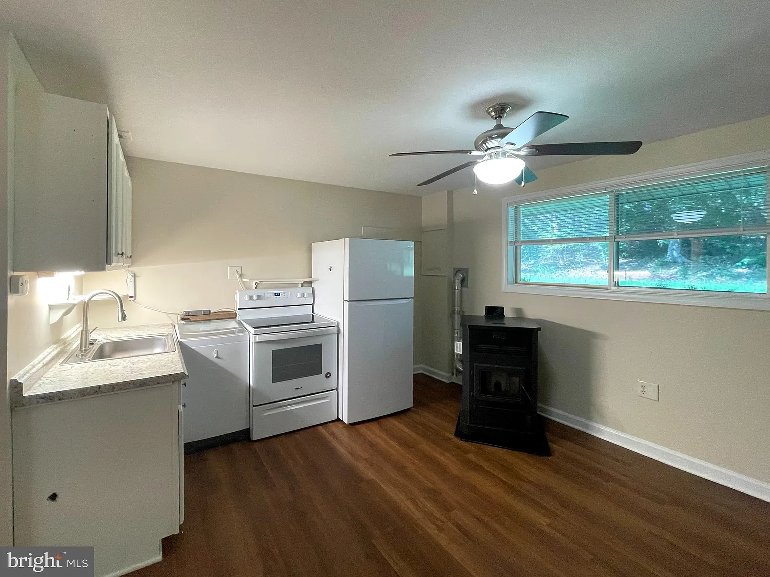 1 bed, 1.0 bath, 882 sqft, $1,245 — Photo 4