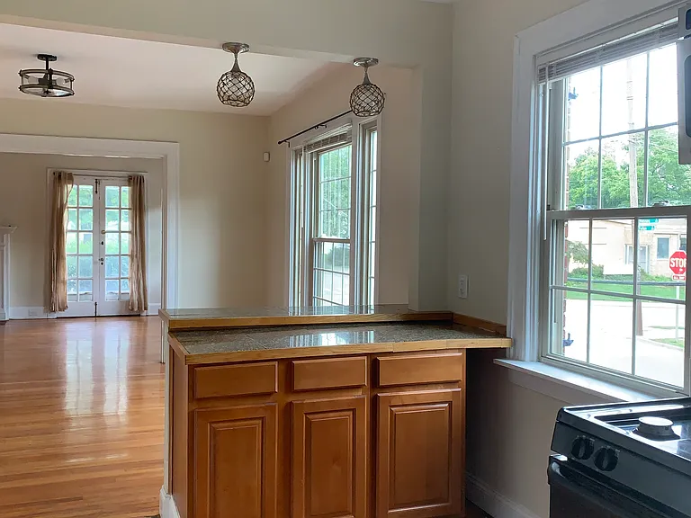 931 Nassau St #1 — Photo 8