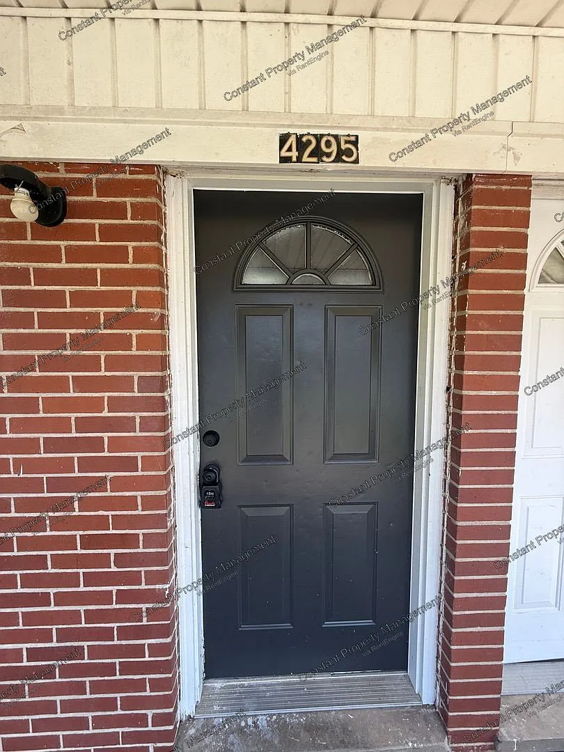2 bed, 1.0 bath, $775 — Photo 1