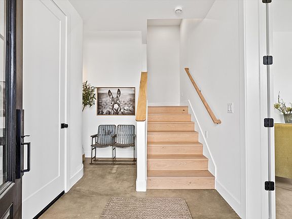2nd image of 614 N Avenue H Ave