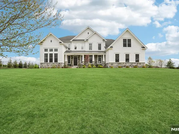 281 E Crescent Ave, Mahwah, NJ 07430